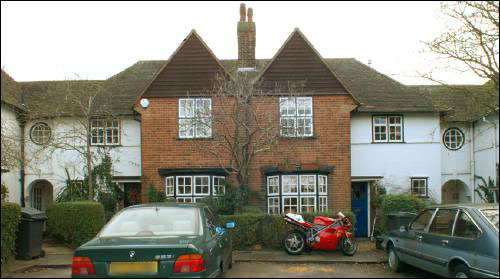 03-4 Brookland Garth